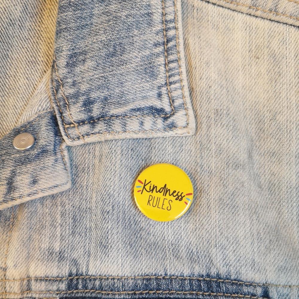 Kindness Rules - Yellow Button Badge - Spiffy - The Happiness Shop